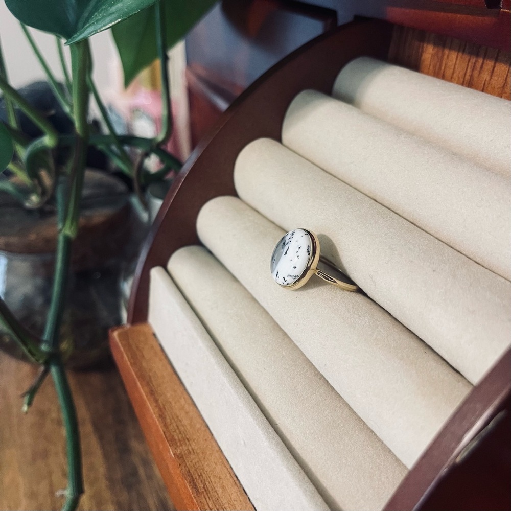 14k Gold and agate ring